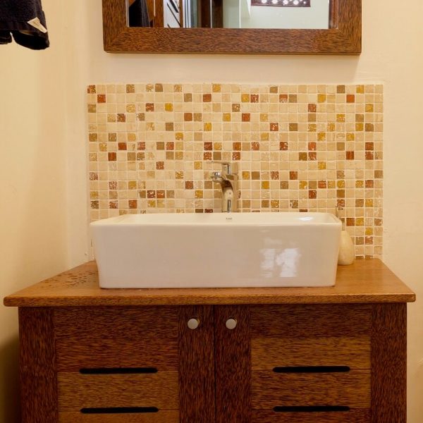 Bathroom sink stand