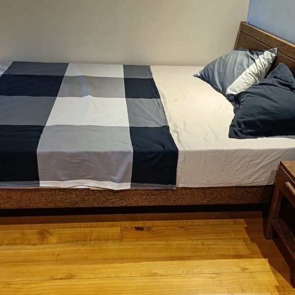 Bed standard with bedside